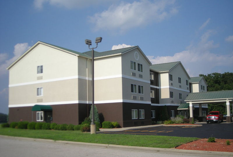 Red Roof Inn & Suites